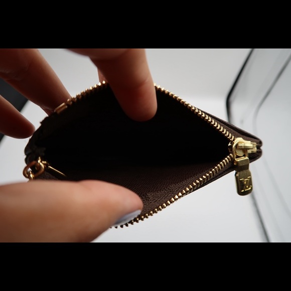 ♥️SOLD ♥️ Louis Vuitton Damier Ebene Key Pouch - Picture 8 of 8